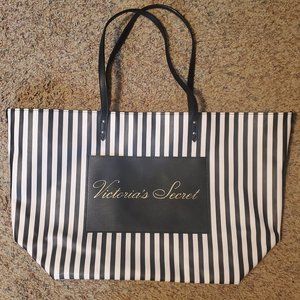 2 VICTORIAS SECRET TOTES